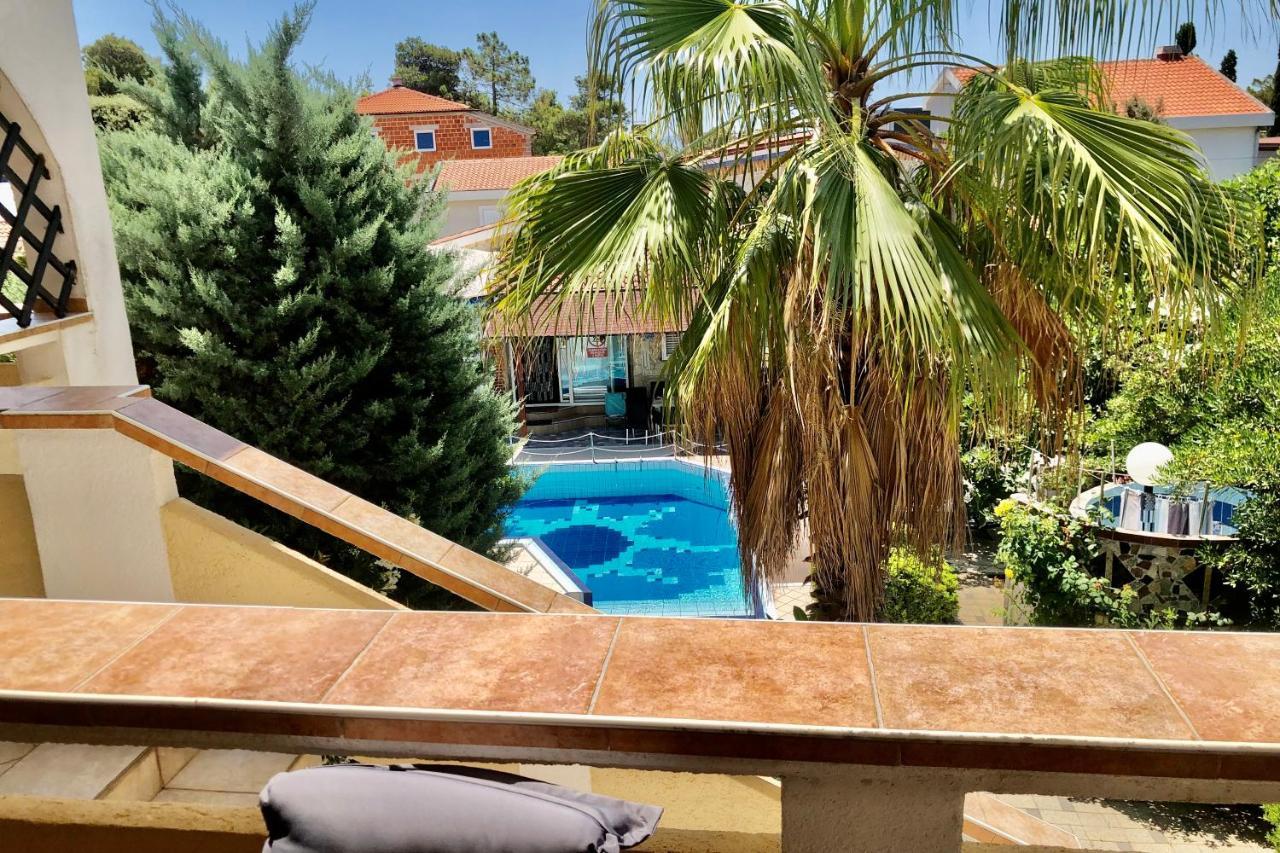 Villa Latina With 6 Apartments And A Shared Pool Vir Exterior foto