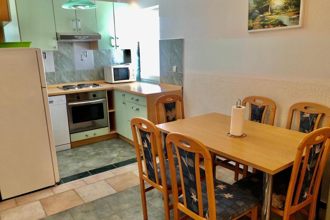 Villa Latina With 6 Apartments And A Shared Pool Vir Exterior foto