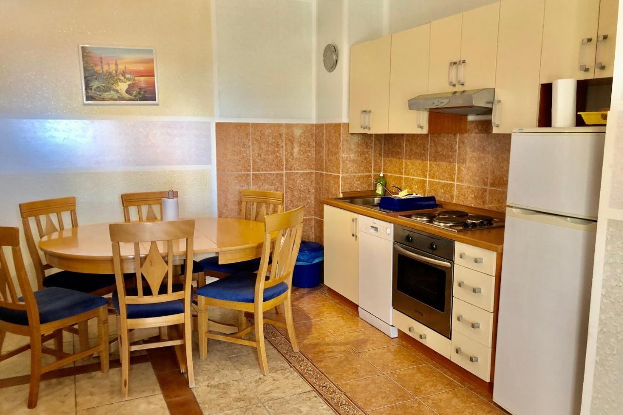 Villa Latina With 6 Apartments And A Shared Pool Vir Exterior foto