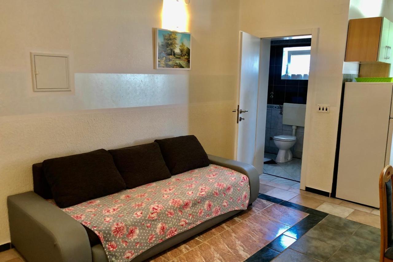 Villa Latina With 6 Apartments And A Shared Pool Vir Exterior foto
