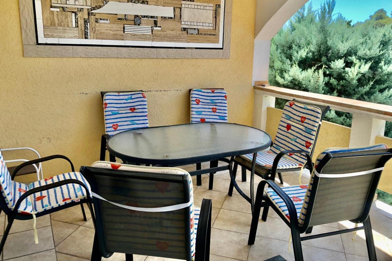 Villa Latina With 6 Apartments And A Shared Pool Vir Exterior foto
