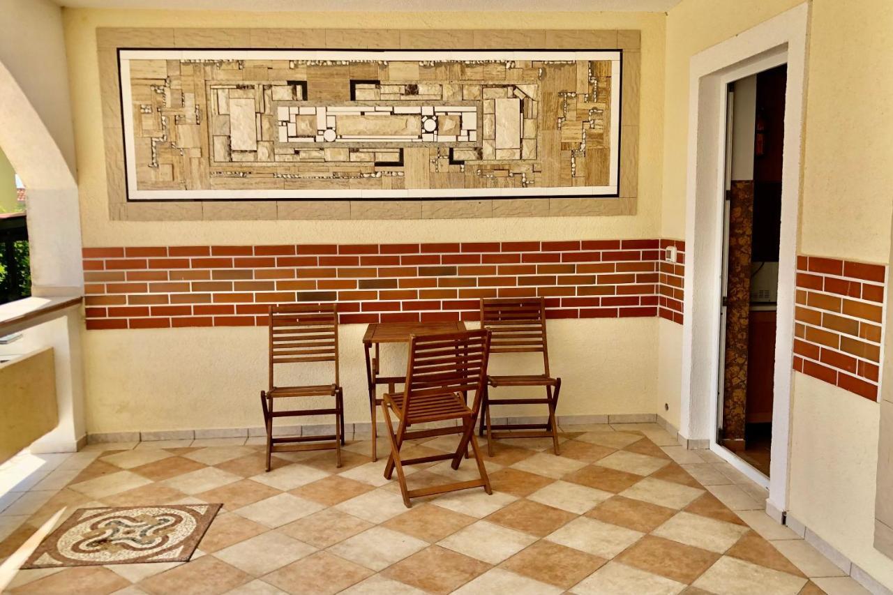 Villa Latina With 6 Apartments And A Shared Pool Vir Exterior foto
