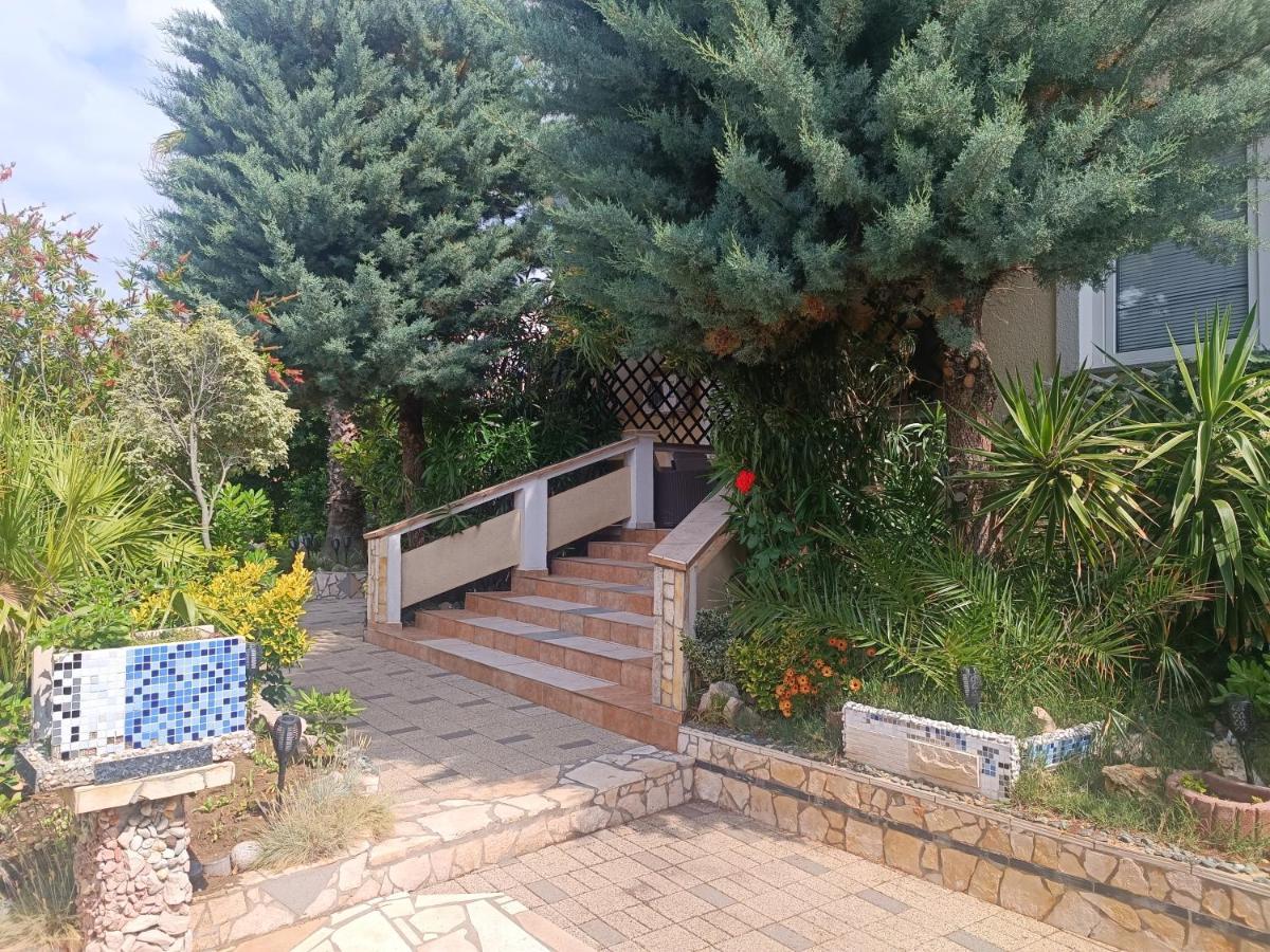 Villa Latina With 6 Apartments And A Shared Pool Vir Exterior foto