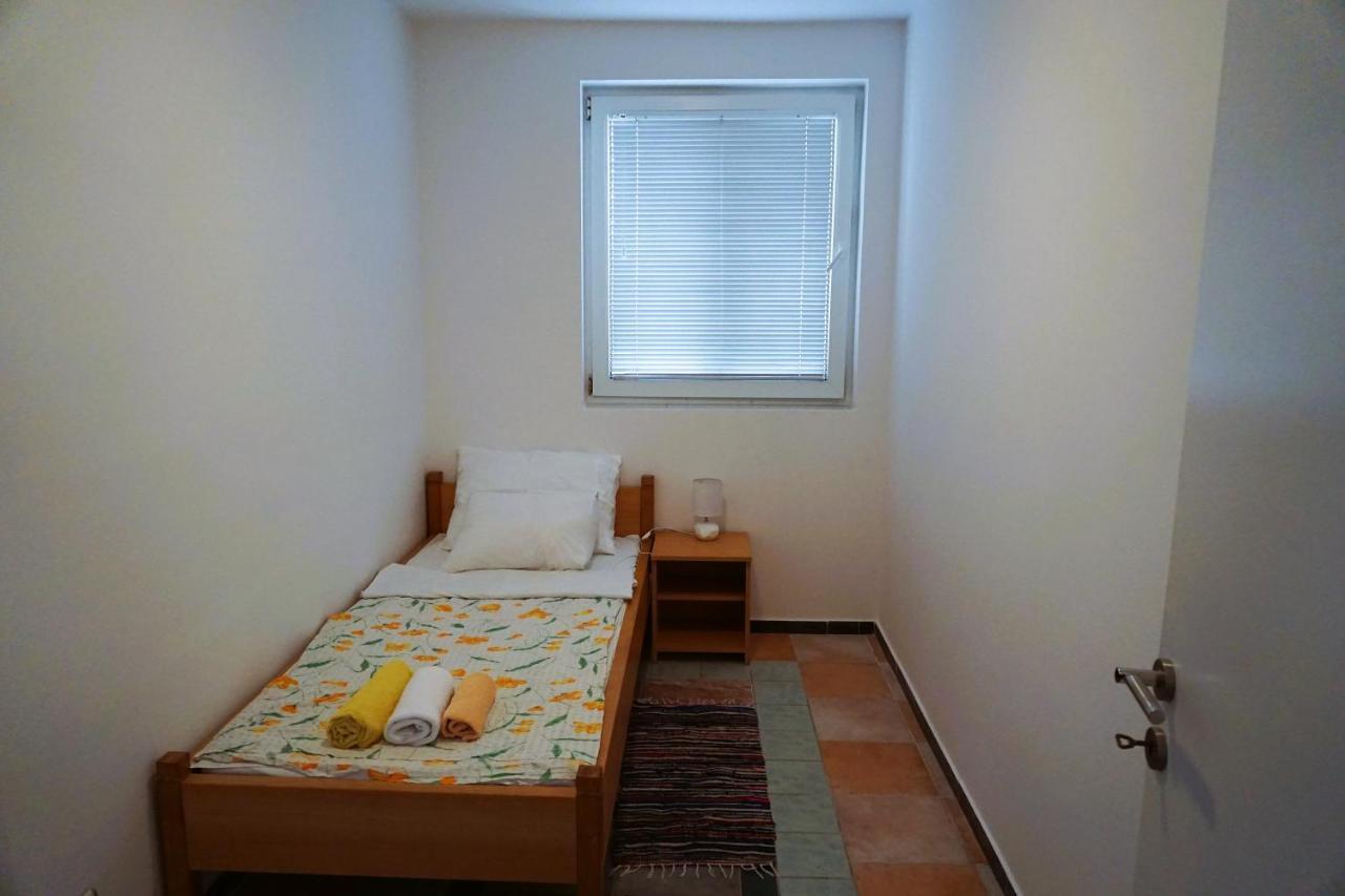 Villa Latina With 6 Apartments And A Shared Pool Vir Exterior foto