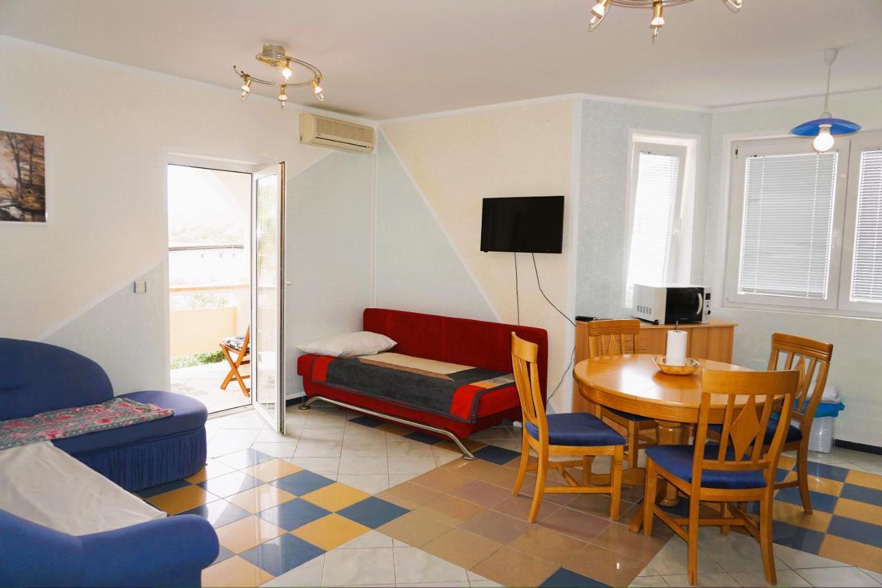 Villa Latina With 6 Apartments And A Shared Pool Vir Exterior foto