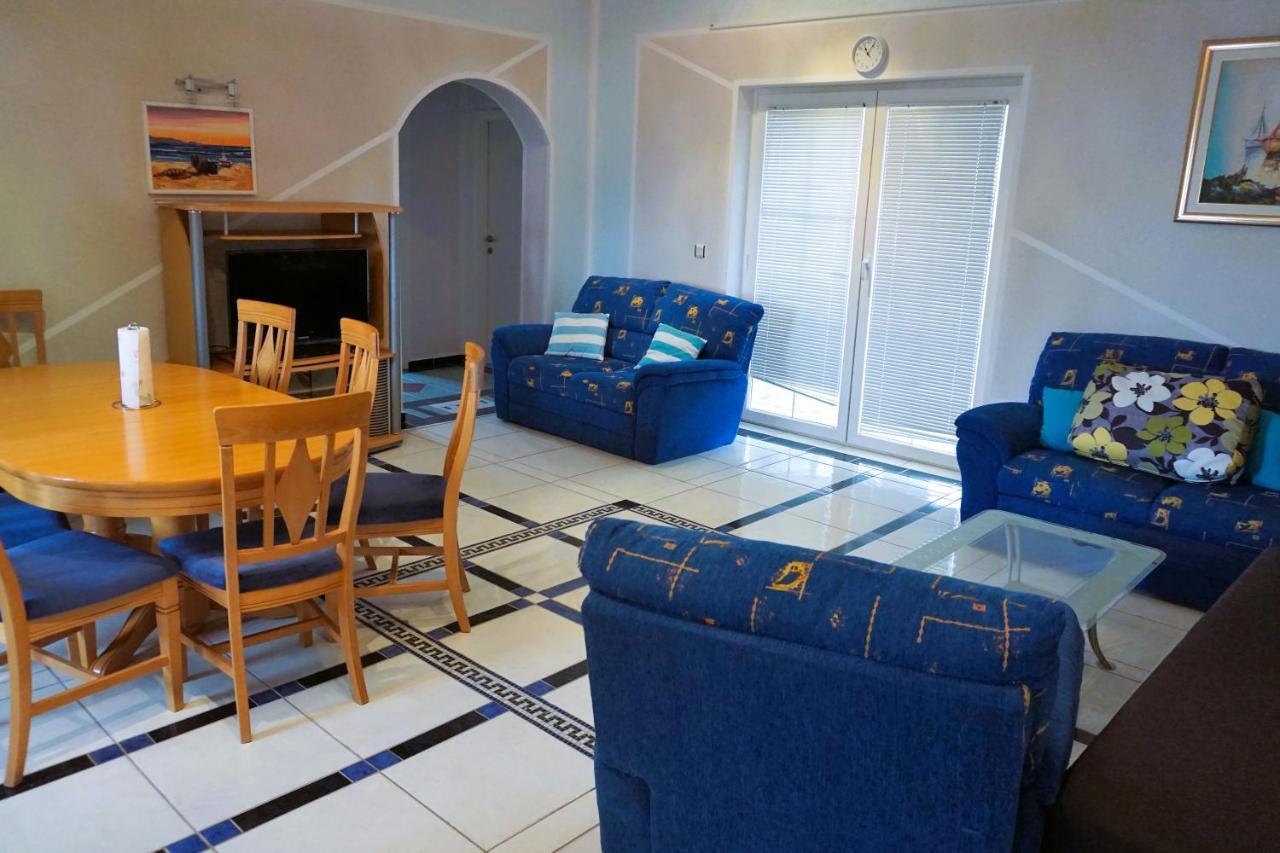 Villa Latina With 6 Apartments And A Shared Pool Vir Exterior foto