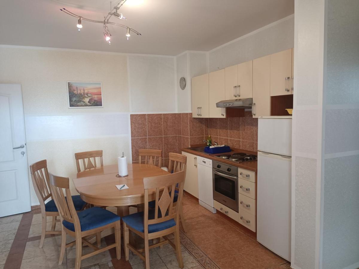 Villa Latina With 6 Apartments And A Shared Pool Vir Exterior foto