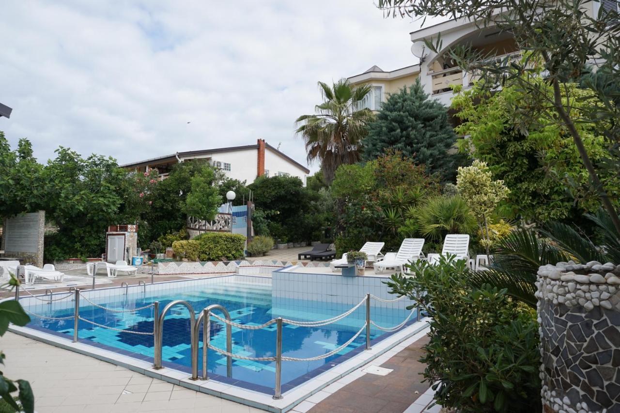Villa Latina With 6 Apartments And A Shared Pool Vir Exterior foto