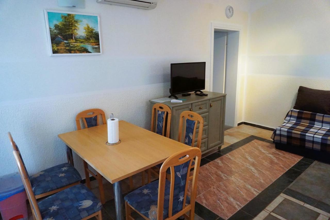 Villa Latina With 6 Apartments And A Shared Pool Vir Exterior foto