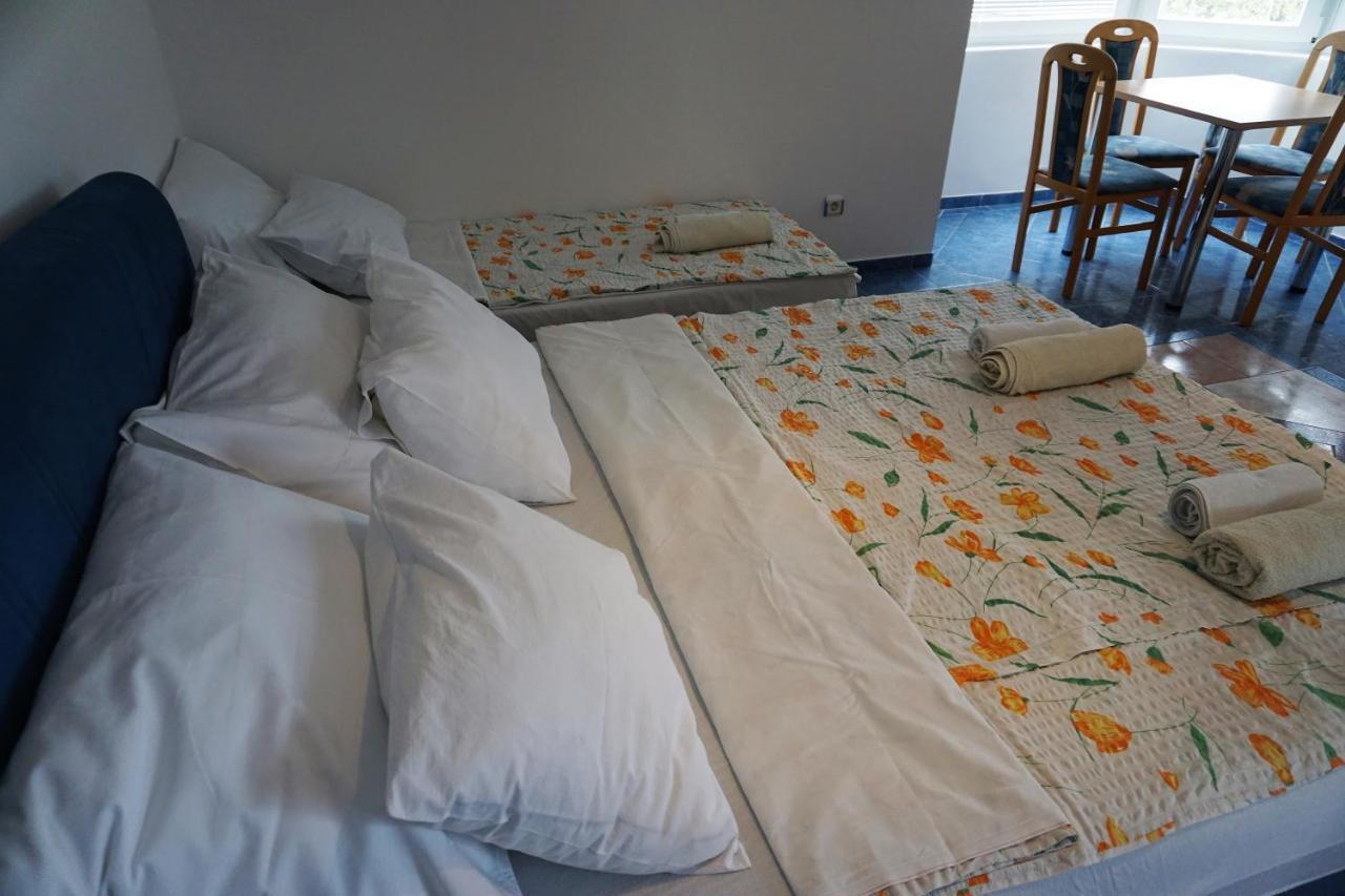 Villa Latina With 6 Apartments And A Shared Pool Vir Exterior foto