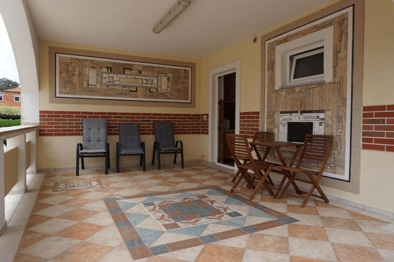 Villa Latina With 6 Apartments And A Shared Pool Vir Exterior foto