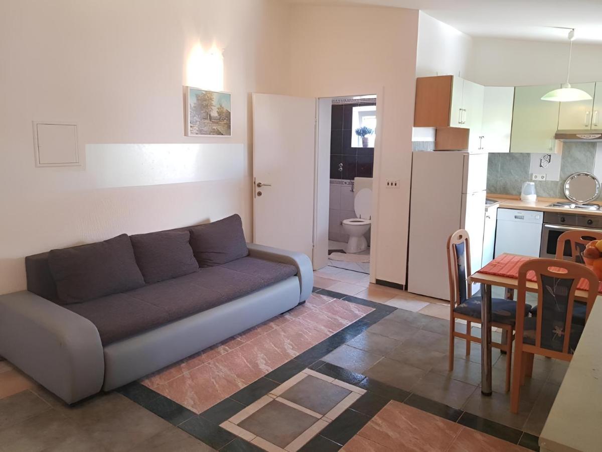 Villa Latina With 6 Apartments And A Shared Pool Vir Exterior foto